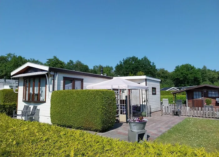 Chalet in Drenthe te huur aan de rand van het bos Drents Friese Wold, veel PRIVACY en RUST